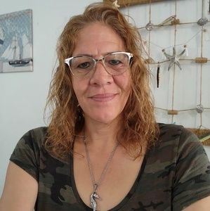 Meet your Posher, Delia